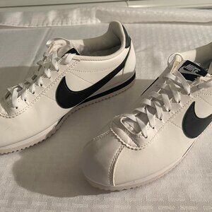 Nike Classic Cortez Leather White - Black Casual Shoe Women's 8